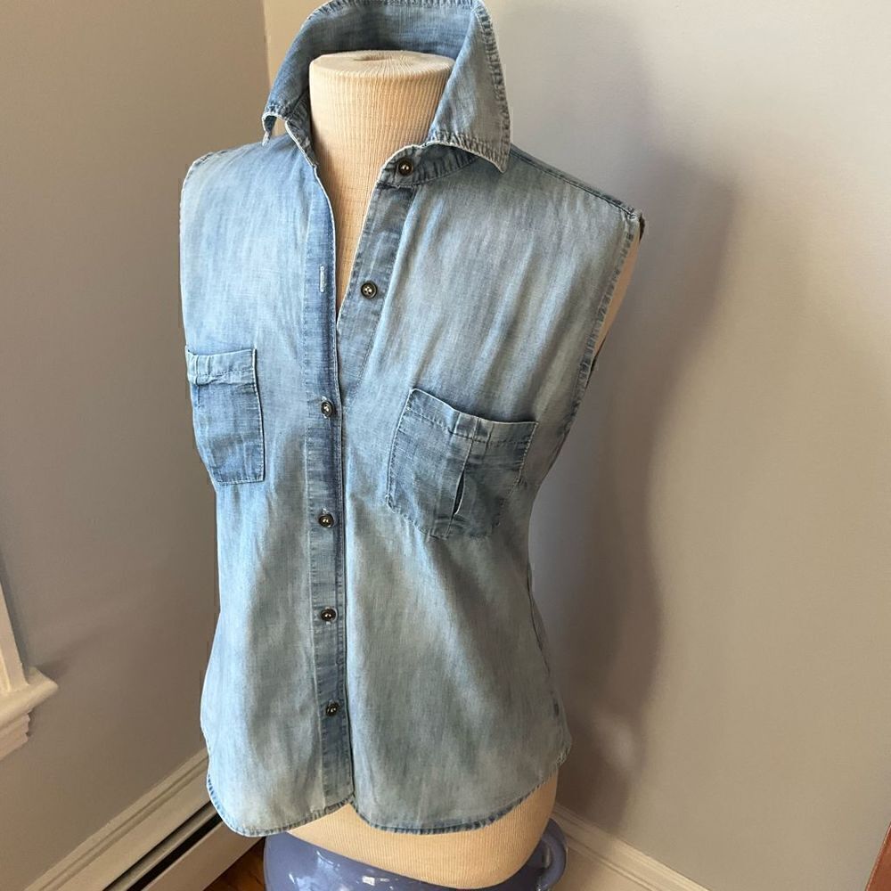 Gringa.com Chambray Sleeveless Buttonup. S/P. Surf Wash